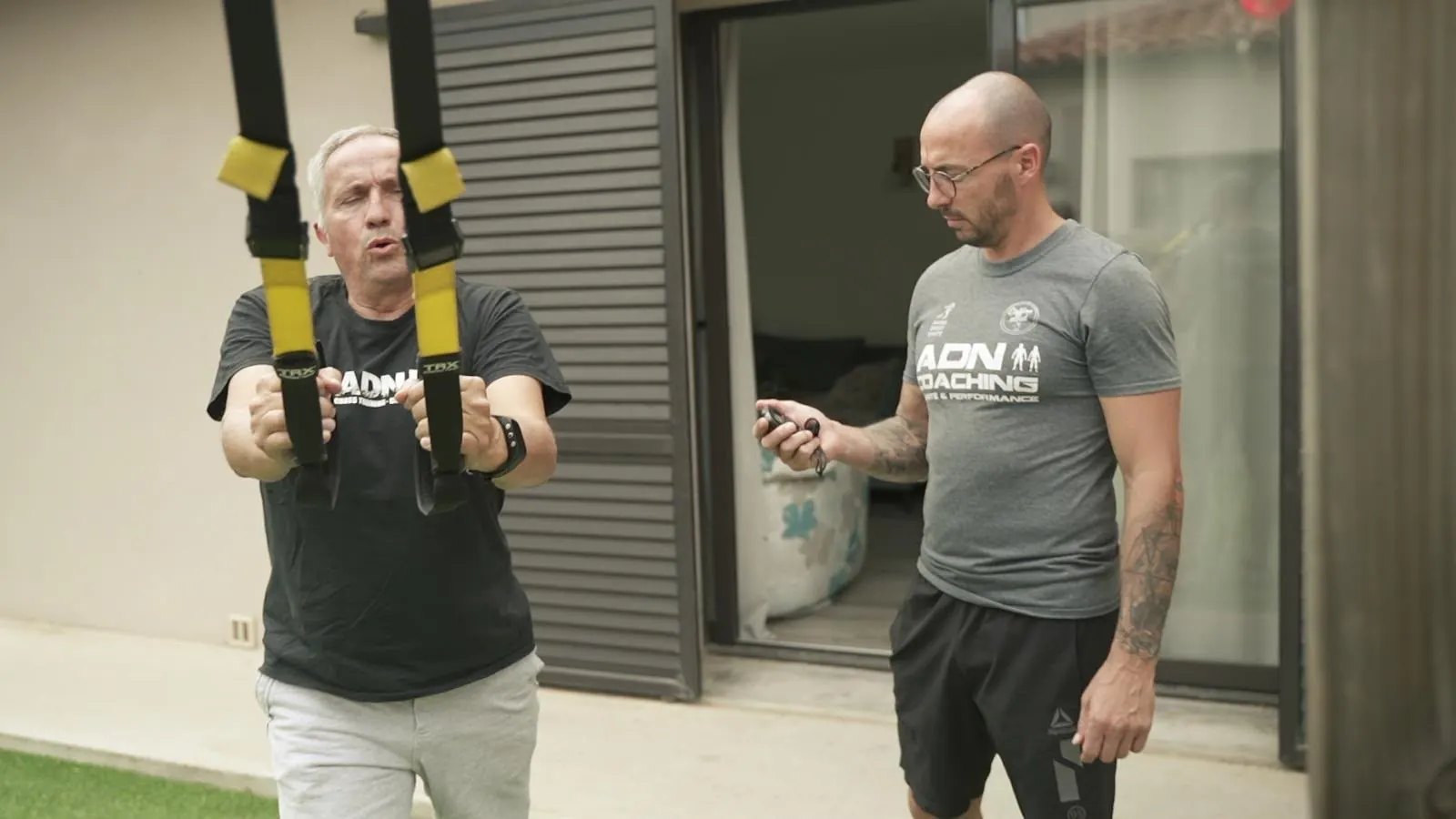 Séance TRX en extérieur, coaching personnel ADN Coaching